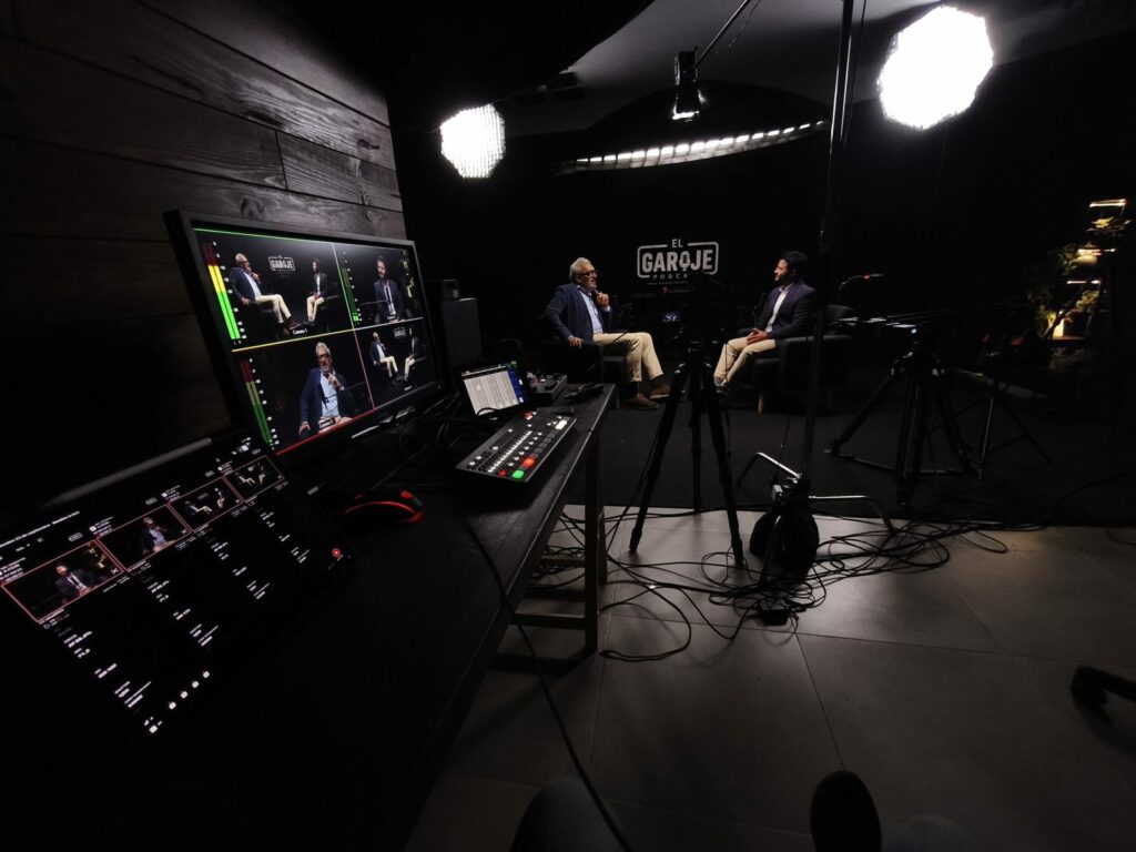 Realización multicámara del videopodcast El Garaje